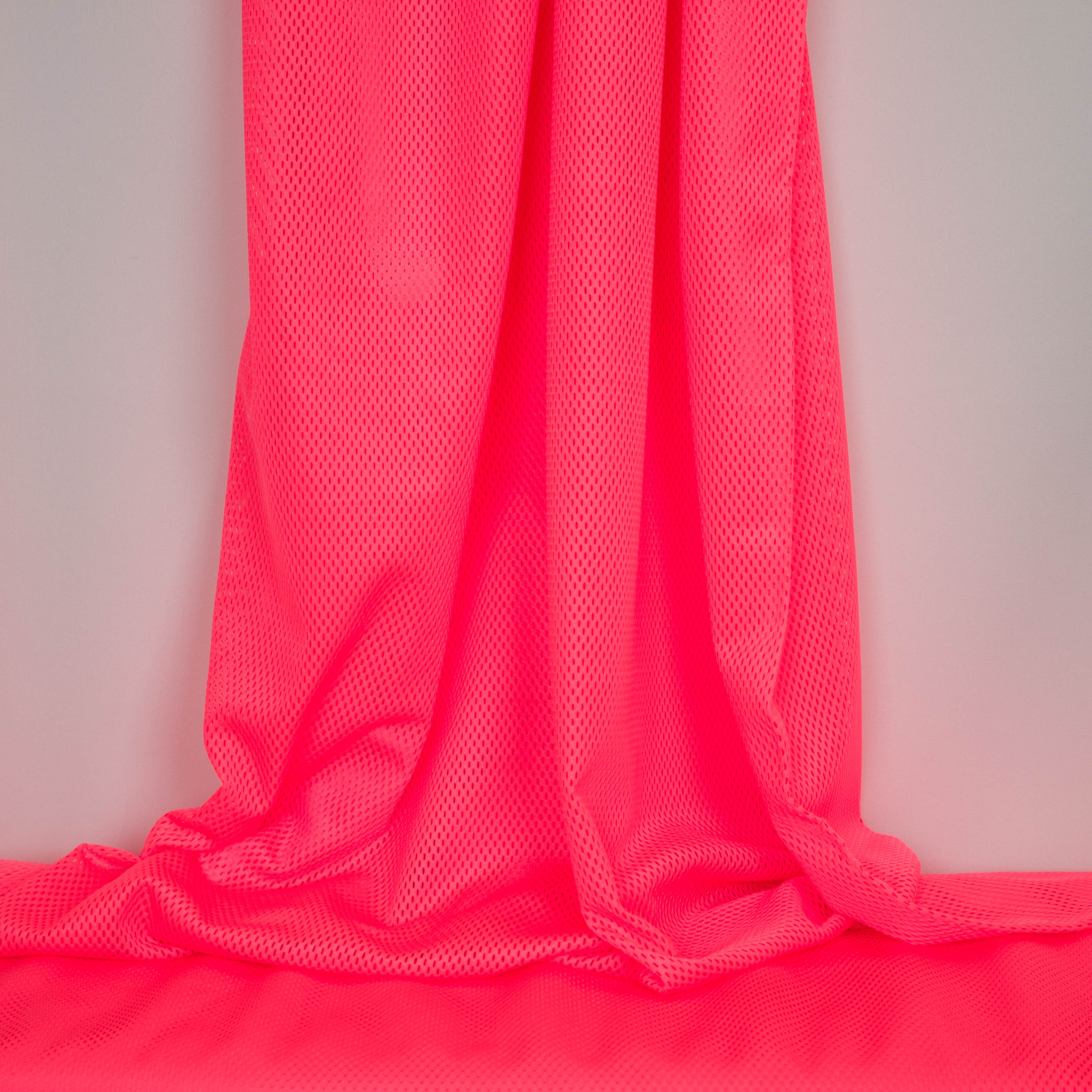Polyester stretch met gaatjes fluo roos